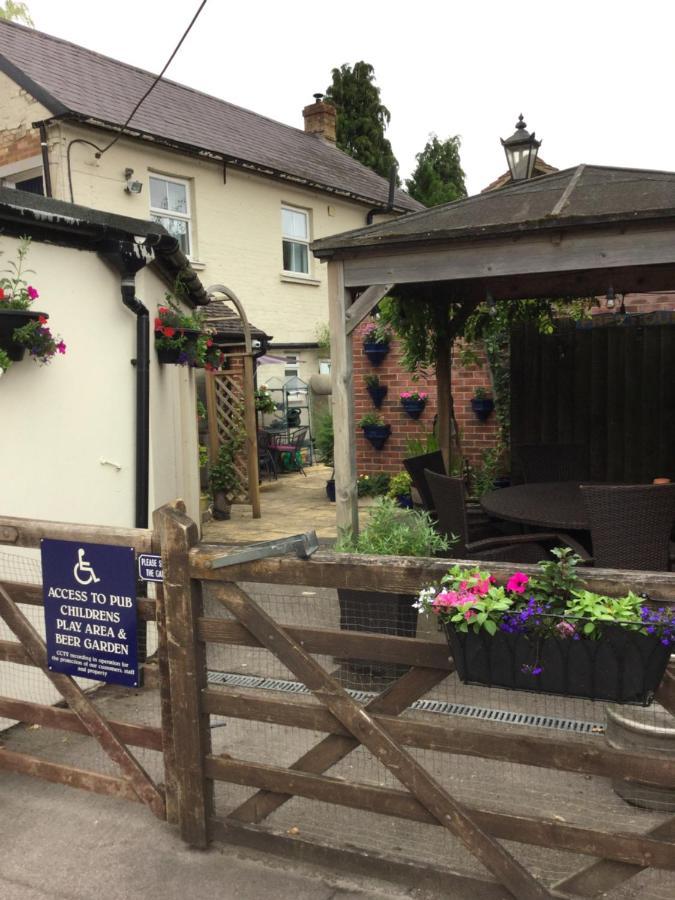 The Bell Inn ساليزبري المظهر الخارجي الصورة